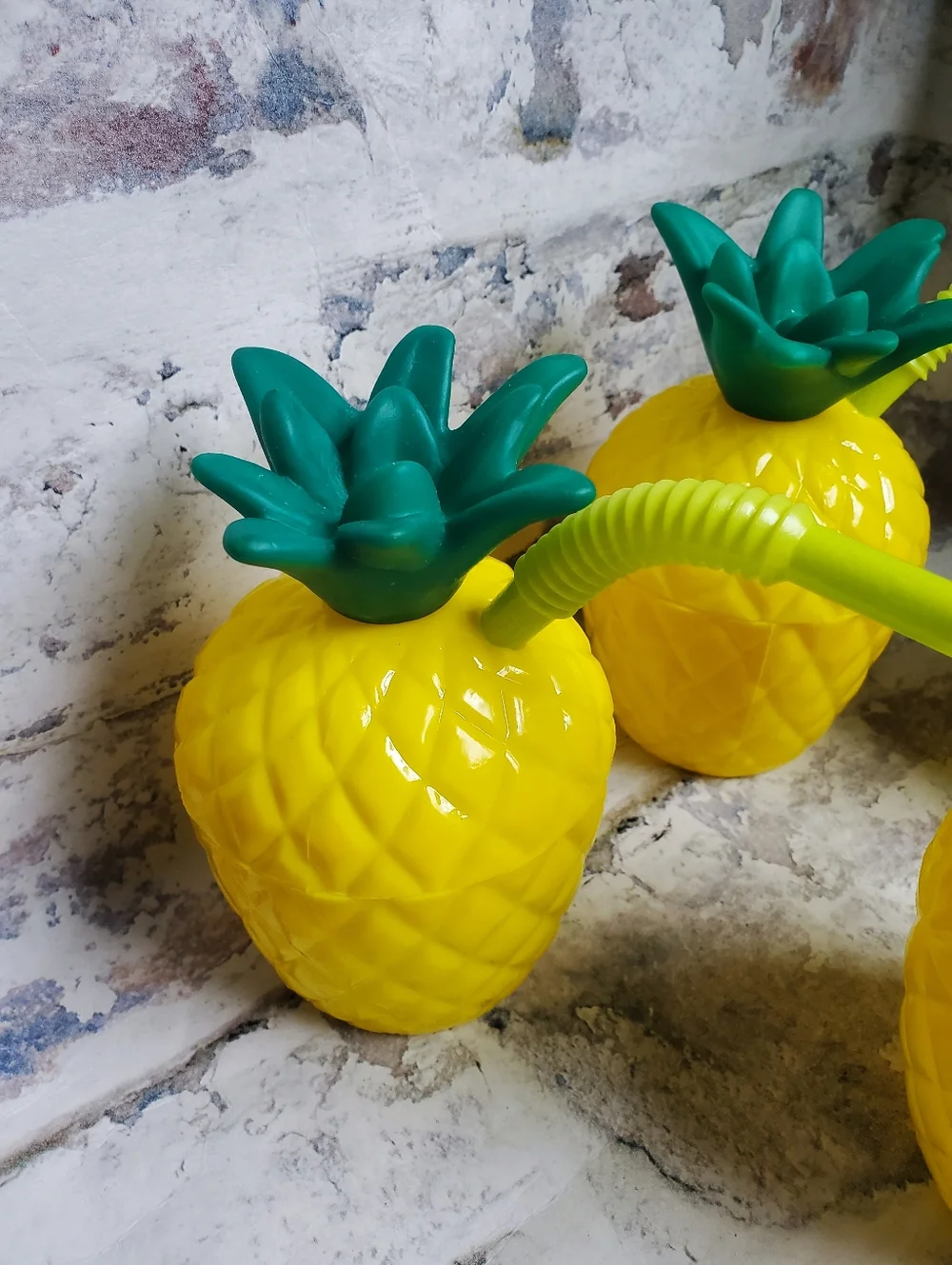 Set Of 4  Pineapple Plastic BPA Free Hawaian Tiki Cups with Straws